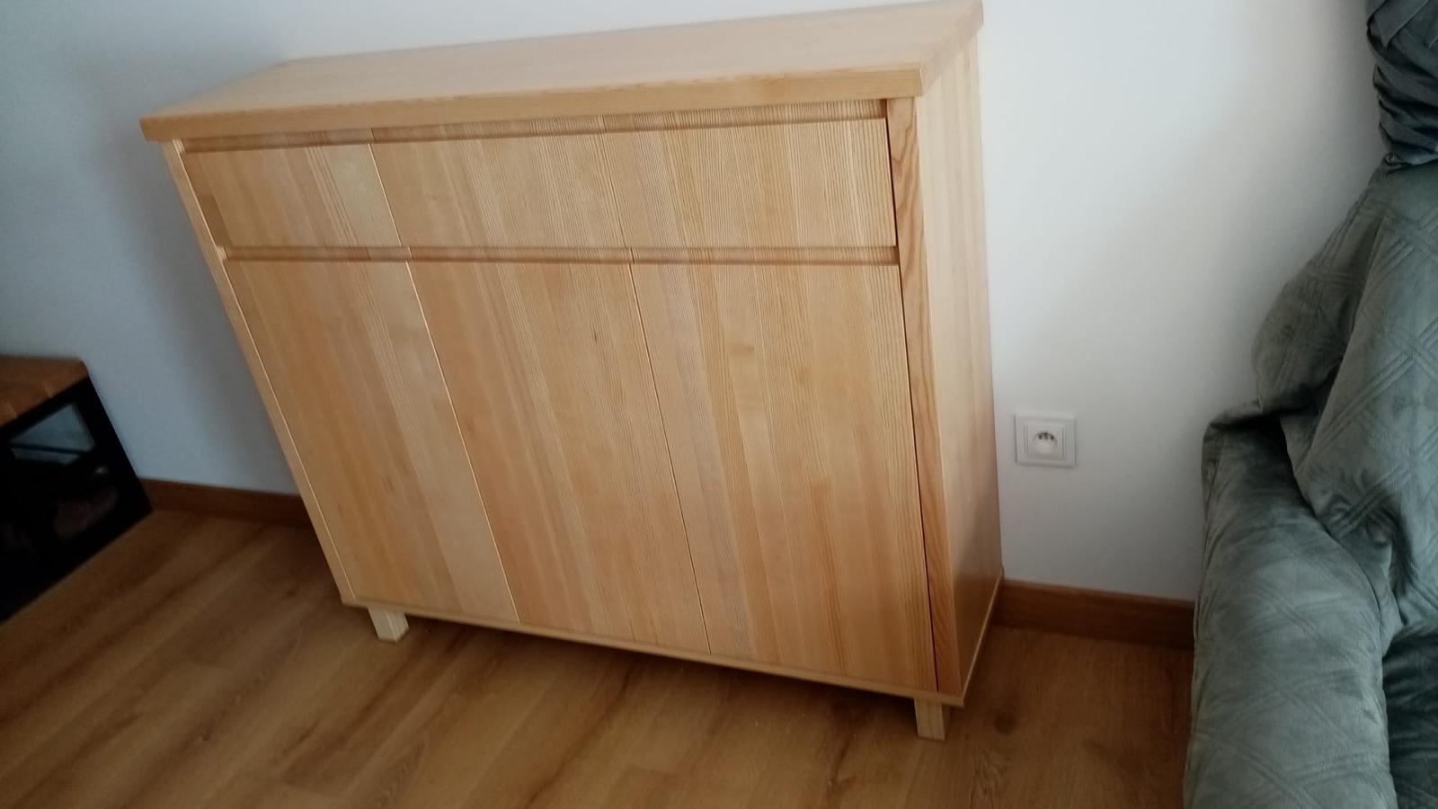 Komoda z drewna sosnowego